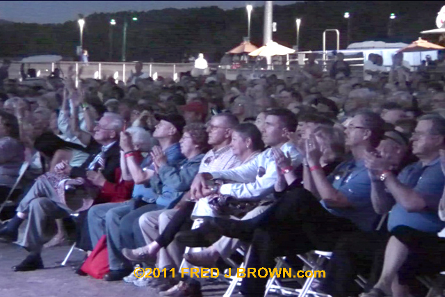 crowd8.jpg